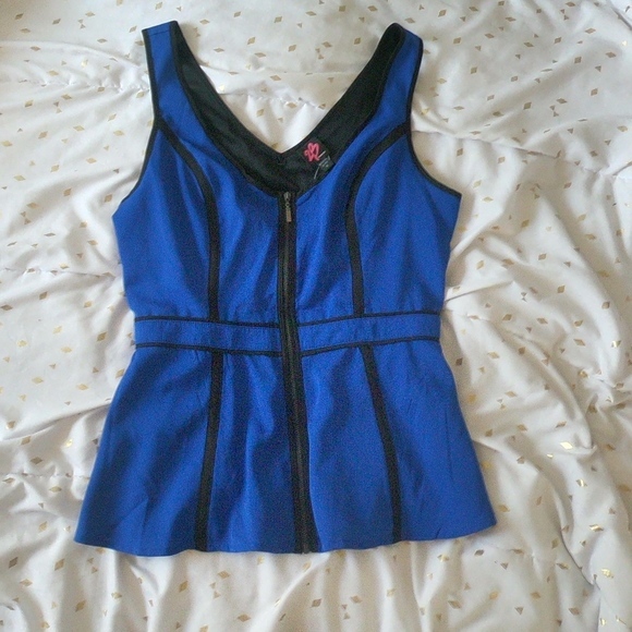 NWOT Blue and Black 2B Bebe Tank Top - Picture 2 of 7